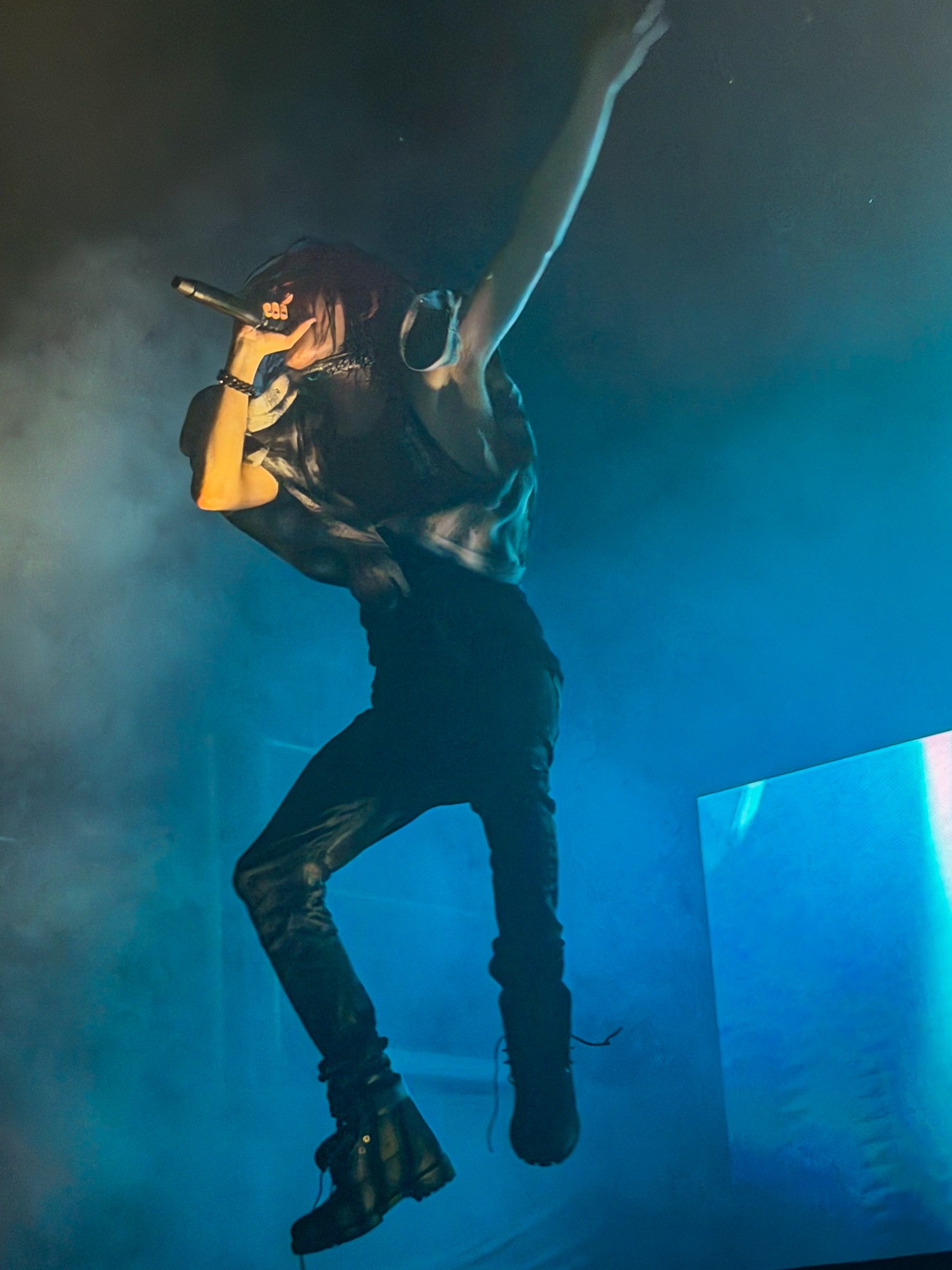 Nettspend performing with one arm raised